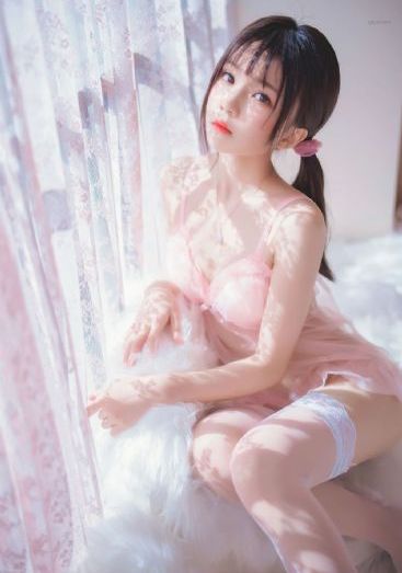 揉摸新婚少妇高耸双乳电影